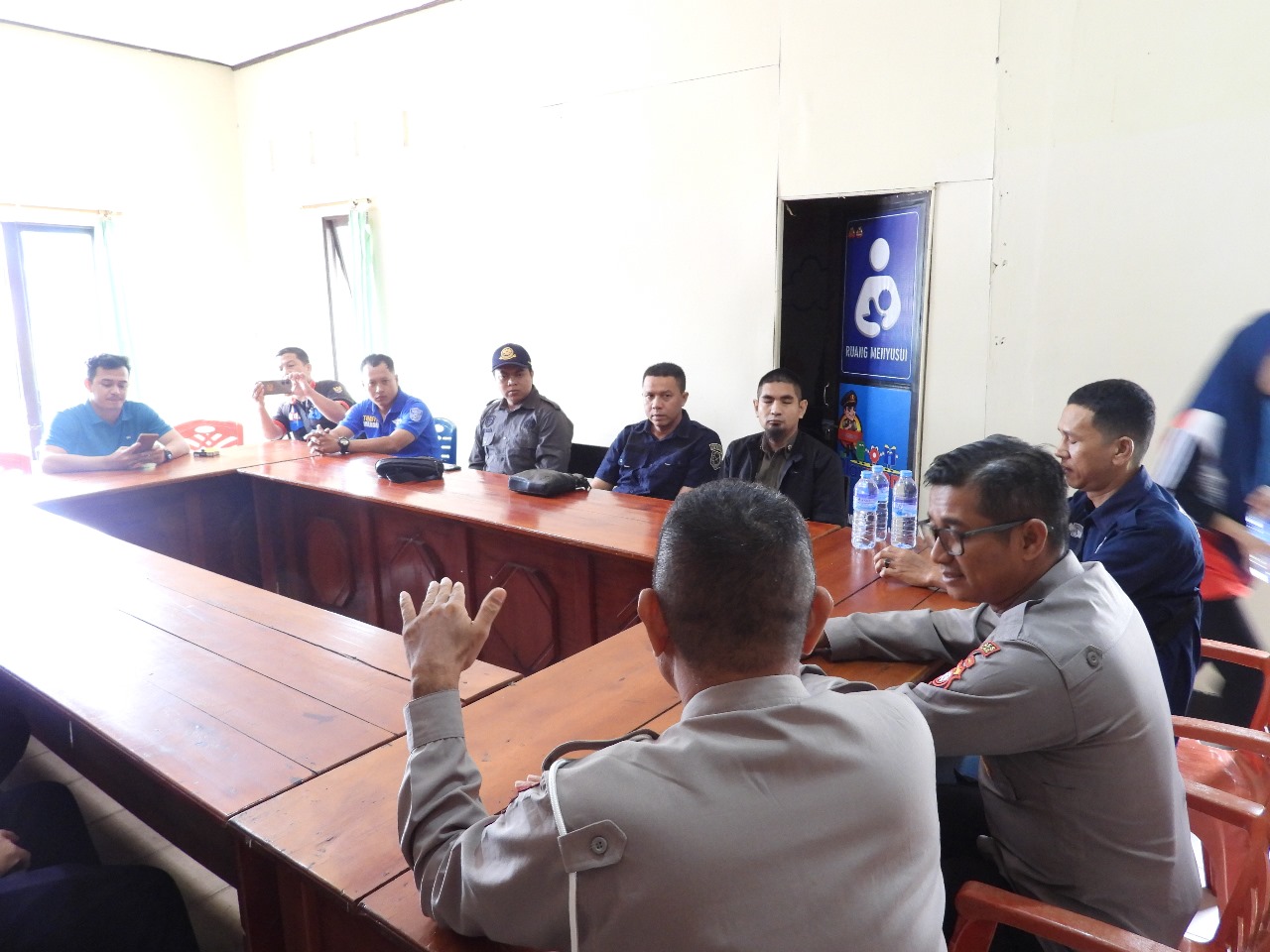 Read more about the article Gelar Rakor Bersama Forkopincam Teluk Keramat, FLLAJ Harapkan Solusi Terhadap Bongkar Muat Dijembatan Dan Persimpangan Dijalan PHJD