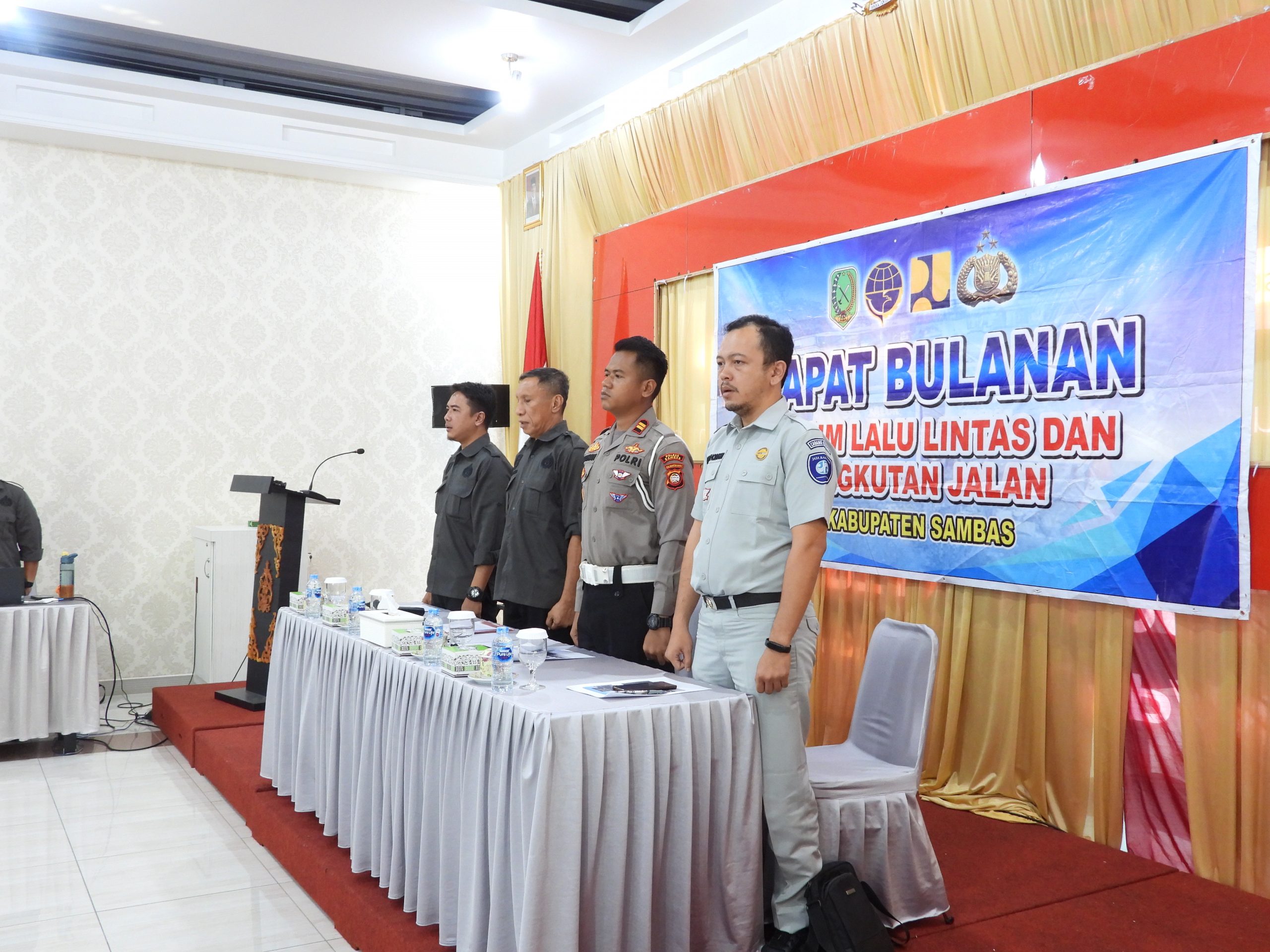 Read more about the article DISHUB Sambas Gelar Rakor FLLAJ Dengan Tema Penertiban Parkir Dan Bongkar Muat Barang Di Lokasi Ex Terminal Subah