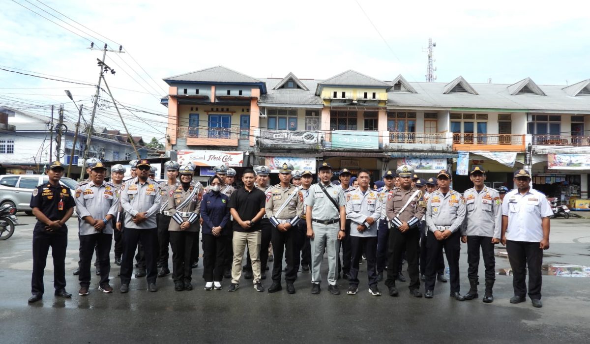 Upaya Cegah Laka Lantas Dan Tertib Lalu Lintas,  Satlantas Polres Sambas dan Dishub Kabupaten Sambas Lakukan Inpeksi Keselamatan LLAJ (Ramp Check) Kendaraan Angkutan Umum.